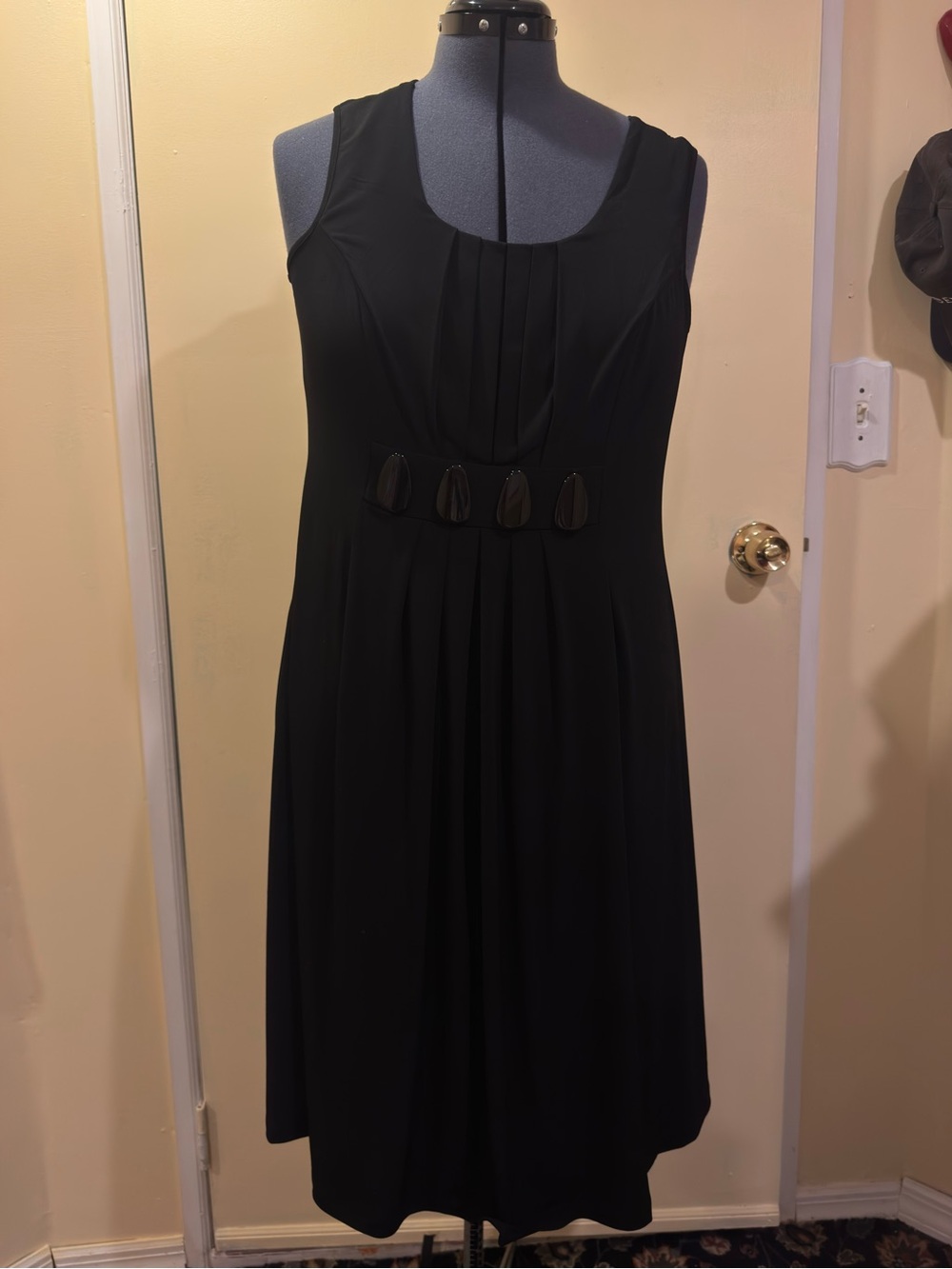 Sleeveless Black Pleated Waist Dress